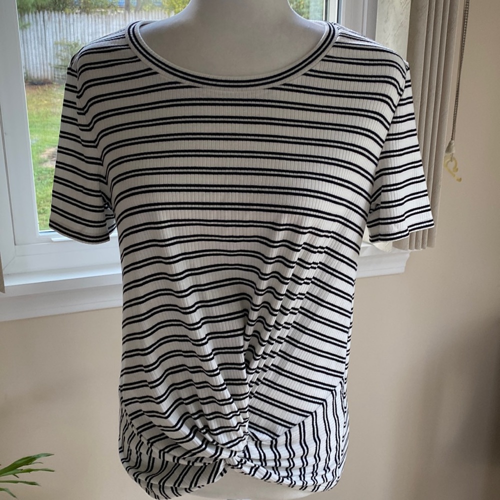 SUGAR LIPS TOP NWT SIZE MEDIUM